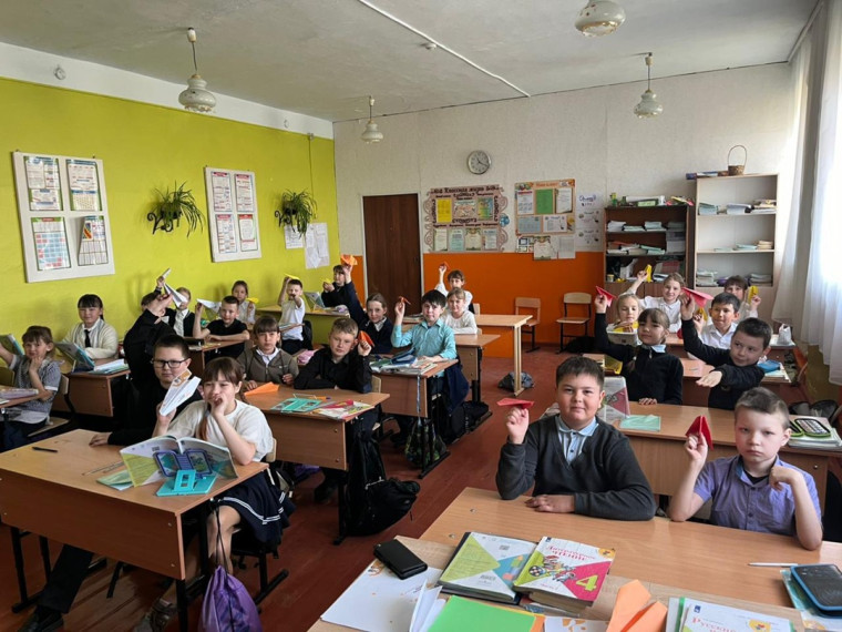 ВпередТрадиция «Самолётик будущего».